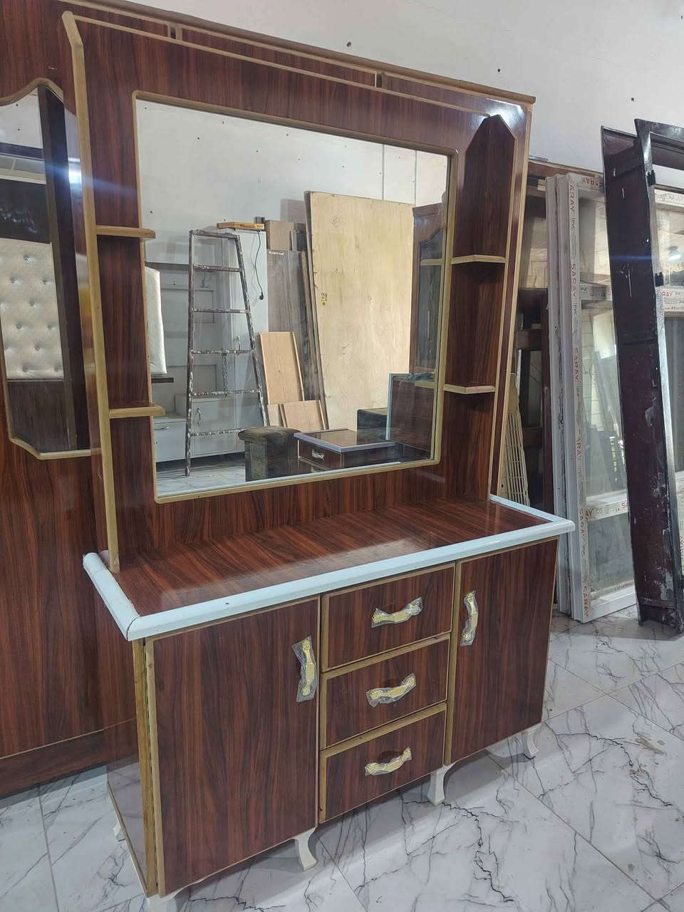 غرفة تركي شغد عراقي درجة اولى توصا كو سوكي) 6 قطع كنتور اربع ابواب مترين ونص والعمق 60 والارتفاع مترين و 10 نضيف بالشرط اي كسر اي عيب مابي للبيع السعر 460 طبي مجال بسيط
عنوان /سايدين دوميز الجمعية قرب اق صو مول مقابل الملعب الترابي *********** كركوك, العراق
