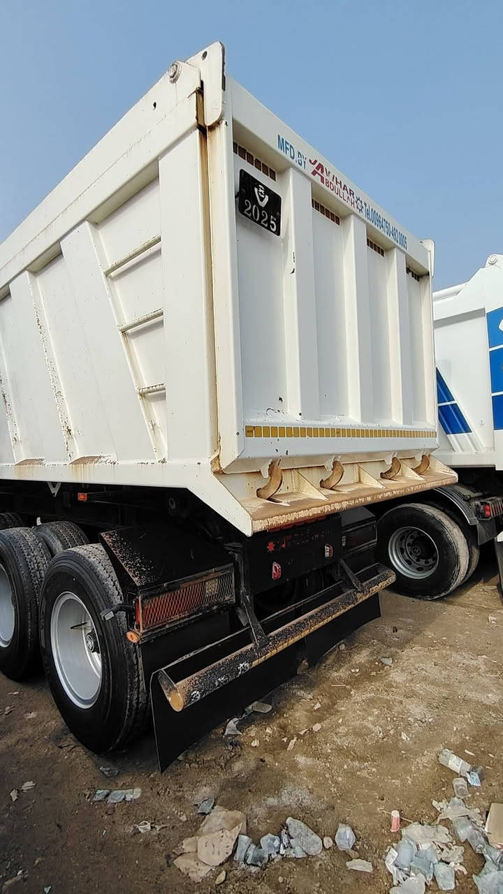 للبيع عربانه عبدالله جوهر موديل 2025 ذرعه 40 متر تخم تاير السعر 230$ وبيه مجال العنوان البصره الزبير المعارض معرض المهدي للأتصال *********** ابو علي ***********
