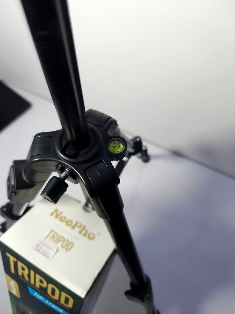 حامل ثلاثي احترافي NP-3160S من Neopron – متانة واحترافية في التصوير
📷 موديل NP-3160S

✅  يستخدم للموبايل والكامرة 
✅ أرجل ألمنيوم بثلاثة مقاطع مع دعامة لثبات إضافي
✅ عمود رفع مسنن (Geared Elevator) للتحكم الدقيق بالارتفاع
✅ لوحة سريعة الفك بمسمار ¼ بوصة لتركيب الكاميرا بسرعة
✅ يدعم دوران 360 درجة لتصوير فيديوهات بانورامية سلسة
✅ منافذ SDI-C IN/OUT و USB-Microphone لتوصيل الملحقات الاحترافية
✅  الارتفاع 685 سم - سهل النقل والتخزين

--- السعر 20 الف 

🚚 موجود توصيل لكل محافظات العراق 🇮🇶
📲 للطلب والاستفسار راسلونه على الواتساب:
📞 ***********

#ترابويد #تصوير_احترافي #معدات_تصوير #Neopron #العراق #تصوير_فيديو
