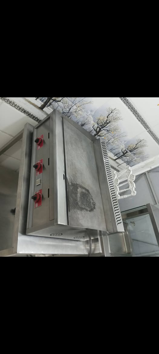 شواية بركر نظيفة استعمال قليل ***********
