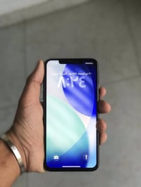 ايفون 11 برو ماكس • ٦٤ • فيس ايدي متوقف