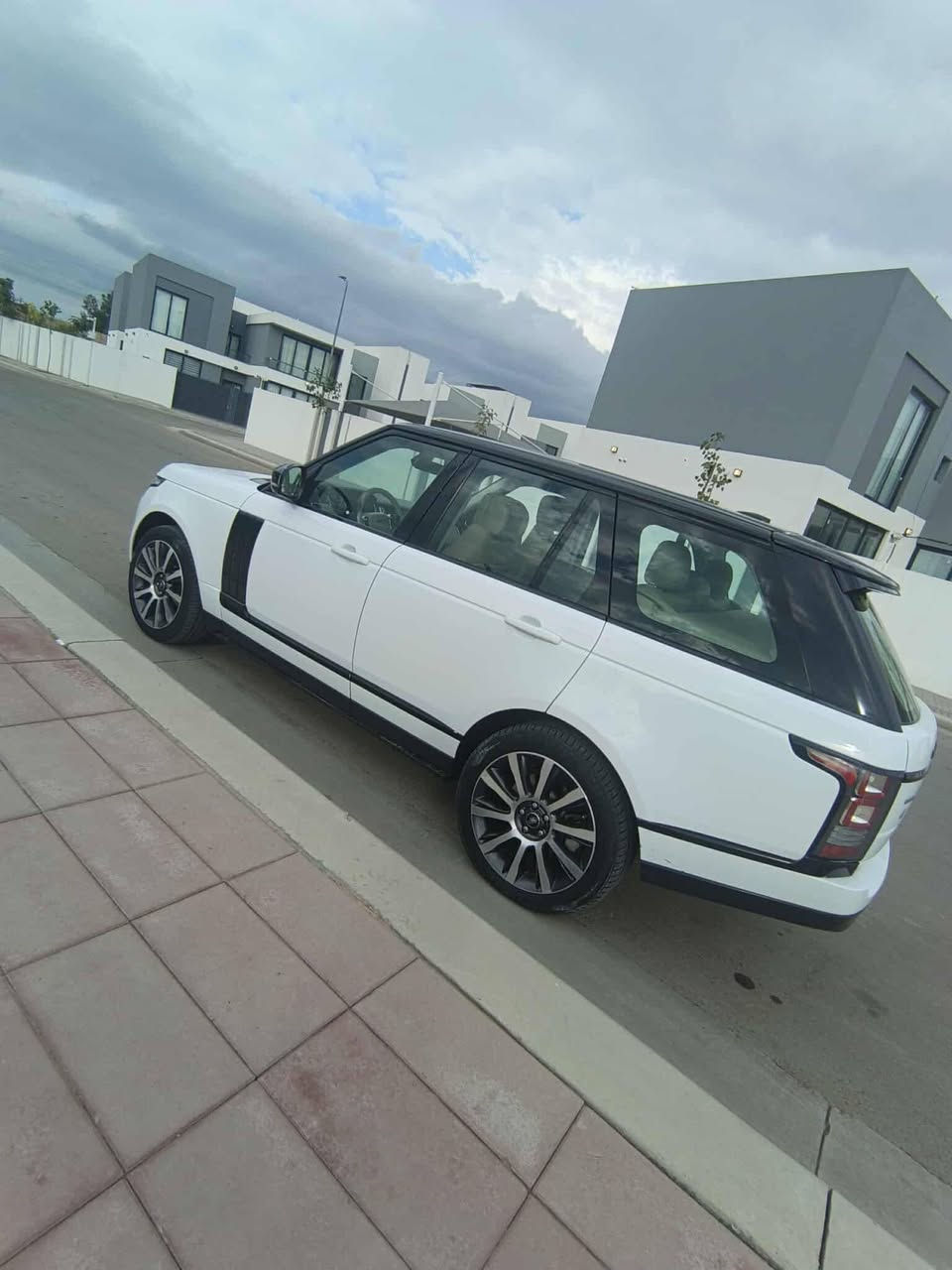 🔴 رانج روفر 2014 – خليجي وكالة سردار
– فول مواصفات 1/1
🛑 المحرك المرغوب:
V8 بدون سوبر
المحرك + القير سليمات 100%
🛡 مكفولة كفالة عامة
🎨 اللون:
أبيض لؤلؤي مميز 🤍
✨ المواصفات:
▪️ بانوراما
▪️ جلد بيجي
▪️ ثلاجة
▪️ كشنات أمامية وخلفية (تدفئة + تبريد + مساج)
▪️ دوسات كهربائية
▪️ صندوق شفط
▪️ أبواب شفط
▪️ مواصفات هوووواي فول
💰 السعر:
34,000$
🔁 مراوس بشي أقل وارد
📍 المكان: بغداد شارع مطار بغداد
✅ السيارة جاهزة على الآخر
❌ بدون نواقص
❌ بدون شخوط أو رصعات
🆕 نظيفة جداً
📞 للاتصال:
***********
