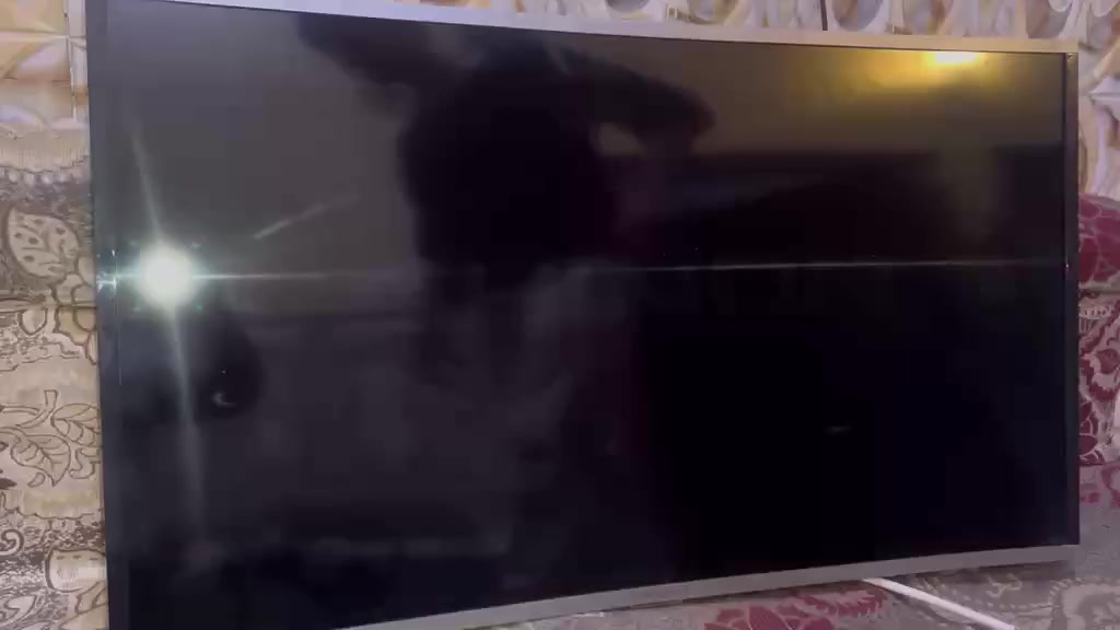 السلام عليكم عندي هاذ التلفزيون باب أول تفزيون شغال كل شي مابي تجي وتشوف بعينك السعر 250 وبي مجال رقم *********** العنوان شارع الوفود
