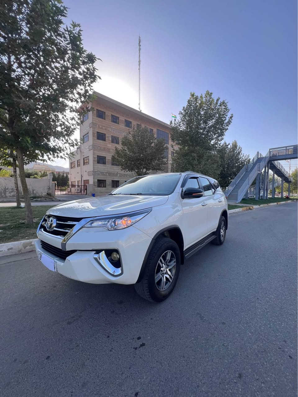 ويوتا فورتشنر موديل ٢٠١٨ محرك ٦ سلندر 
مواصفات سياره GXR
سياره كير ومحرك وتبريد بشرط 
سياره رقم وسنويه وهزه جديده 
سياره رقم دهوك رقم انكليزي 
سياره باسمي تحويل نفس يوم
سياره ماشيه ١٧٧ ألف كيلو متر 
سياره بيها 
قبخ صندوق صبغ بدون دواخل
مع جاملوغ خلفي صبغ هم بدون 
دواخل مع شويه بالدكمه هم بدون 
دواخل طبعا مبينه بالصوره مع لون 
ازرق كلها بدون دواخل شرط 
بيها هم شي تعديلين صغير على بارد
سياره : 
بجم كبس يعني بجم وبدن ولغود 
وشواصي وايرباكات كلها وضع شريكه
سياره مكانها دهوك وداخل دهوك
سياره مواصفاتها :
بصمه ابواب وتحكم بالستيرن 
شفتات بالستيرن 
دبل كير ثلاث وضعيات قياده
نظام ايكو و سبورتي 
لايد ليد خلفي وامامي
كشنات جلد 
ثلاث مقاعد وسبع راكب 
تبريد مركزي وثلاث قطع
شاشه وكاميره 
دبل اكسل 
نظام مانع انزلاق 
حساس خلفي 
اكو هوايه مواصفات اخرى ...
سعرها ٢٤٩ ورقه 
*********** بيها واتس دهوك, العراق
