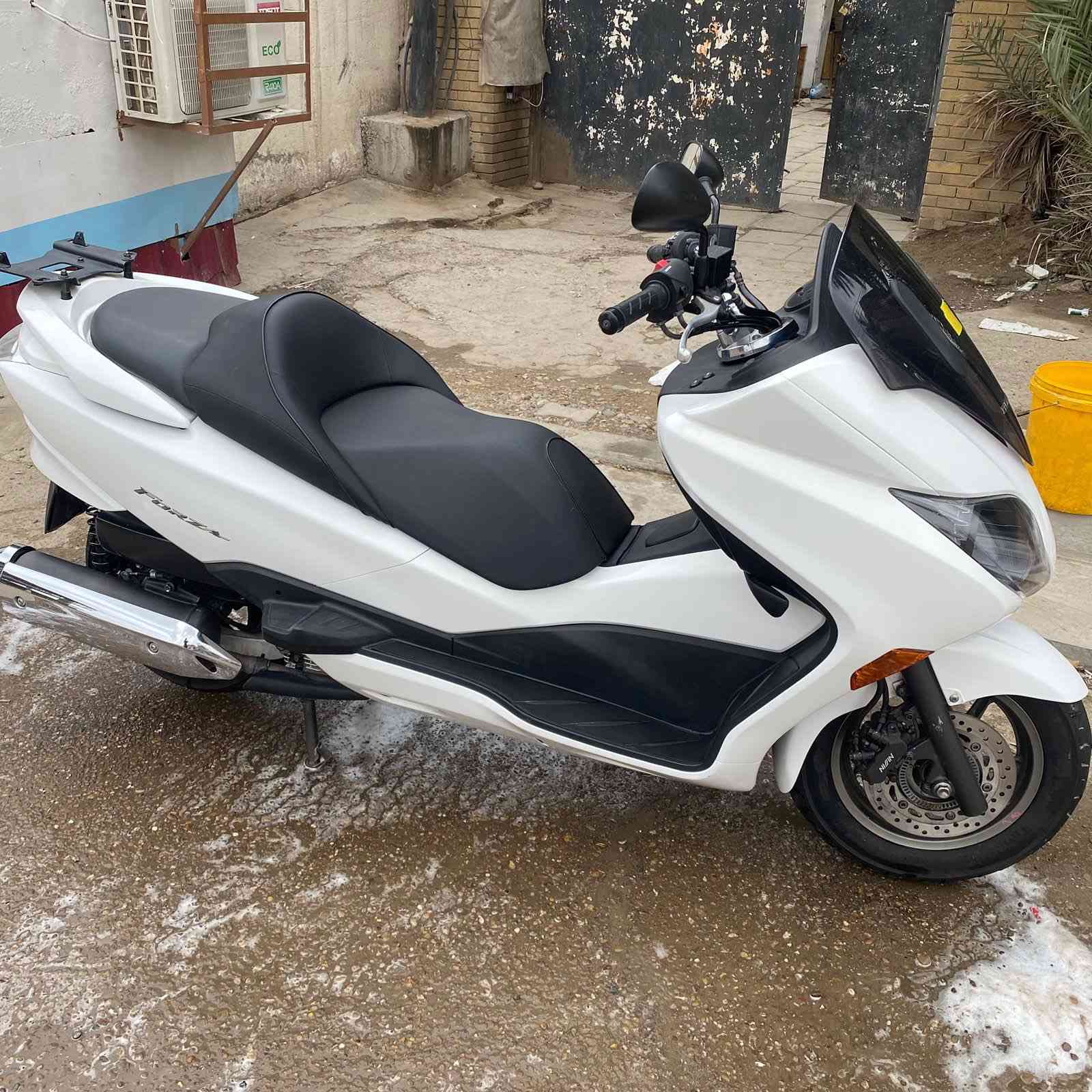 فورزه صفر عشره مكفوله كفاله عامه ماشيه ١١ الف رمبه ابيض صدفي 7 كير
المكان المنصور الداوودي شارع التانكي قرب اسواق جواهر 
السعر عل خاص 
الرقم***********
