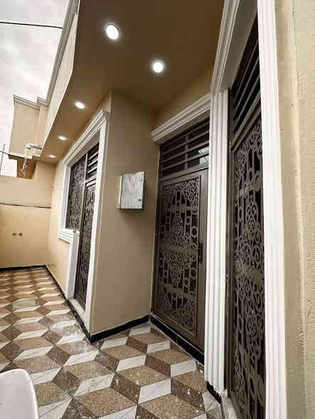 سلام عليكم دار سكن البيع
ابو الخصيب العوجه

شارع المقيمين يبعد عن 

السايدين العوجه تغريبن 300متر

مكون من غرفتين وصالة ومطبخ وديوان

وحمامات داخلي وخارجي 

بناء حديث محد ساكن بيه

وفارق وجاهز السكن 
ومجاري الشط كبل 

ماطور وتانكيات وكيزر كامل 

من كلشي وكل الخدمات متوفره 

طابو زراعي عراقي 

المساحه 130متر

السعر 70وبي مجال بصيط

استفسار اتصل 

***********
