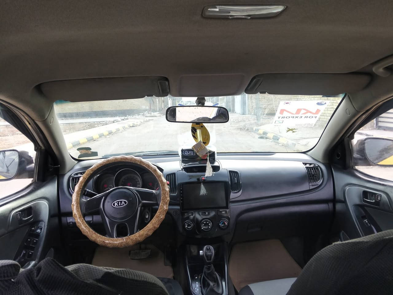 السلام عليكم كيا سيراتو موديل 2012 رقم واسط دولي بأسمنه تحويل مباشر سنوية للـ28 هزه جديده مصفرة هيئة وغرامات محرك 1600 دوش محرك وكير حاويه جدد كير 6نمر تخم تاير جديد حدادية امامي وخلفي جديد باتري جديد شاشة كامره السيارة بيها جاملغ امامي بدون دواخل سيارة جاهزه السعر 78 للأستفسار اكثر (***********) عنواني واسط
