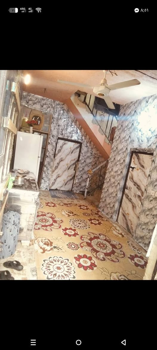 سلام عليكم بيت للبيع غريب علا شارع لعام غبل شارع عشرين بيت مطبك كاشي ولصطح شتايكر لبيت نضيف وما نغصه شيه استفسار ***********بل دونم مغابيل لمركز
