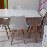طقم ٨ نفر • ميز طعام • مكنسه