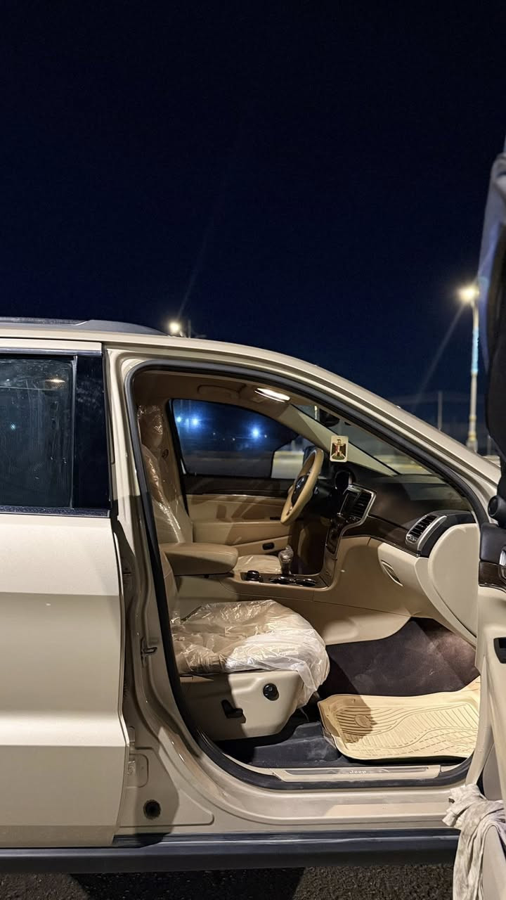 السلام عليكم جيب كراند شيروكي 2015 ماشيه 100 الف كيلو حادث جاملغ امامي صبغ و بارد شبرين بالبنيد الباقي كفاله السياره كير محرك كله مكفول السياره جديده لمتد فور ويل كشنات ميموري جنطه كهرباء السياره كفاله عامه رقم بغداد مشروع وطني تحويل ثاني يوم السعر 180 و بيه مجال للأستفسار ***********
