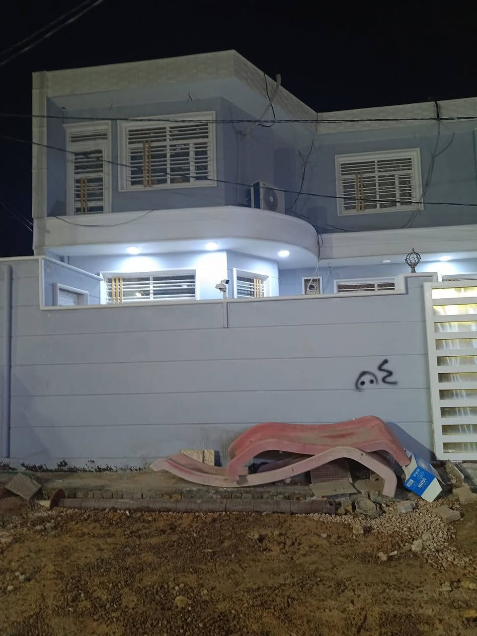 دار للبيع التقيه الثالثه كراج بغداد القديم الدار زراعي مشمول880بالتطويب السعر 140مليون الاتصال على الرقم ***********
