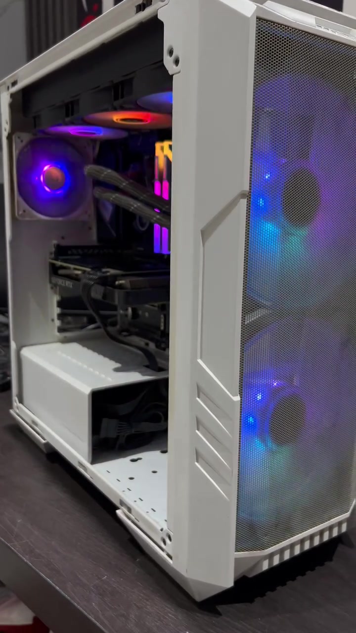 السلام عليكم تجمعية مستعمله مرتبه للبيع
Cpu R9 7900X
RAM 64GB DDR5 RGB 4800Hz
GPU RTX 3060TI 8GB 
M.B X670 Msi WiFi 
M.2 2TB Samsung Gen4
Cooler 360Ml Frozen 
Psu 700W 
Case Cooler Master 
مليونين 
و بيها مجال متوفر توصيل 
*********** 
متوفر توصيل
