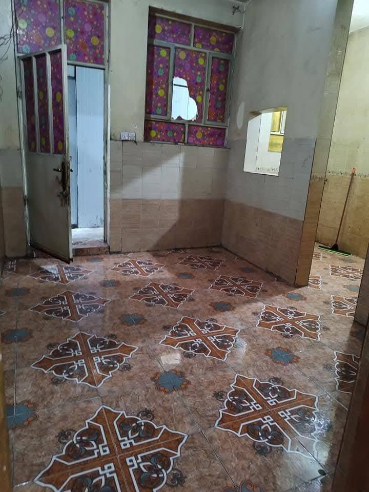 شقة للبيع طابق ارضي مساحتها 40 متر طابو صرف طابو صرف تحويل مباشر مكانها المشتل نهاية شارع المطبك قرب المجلس البلدي غرفه وصاله وحمام ومطبخ وطرمة صغيرة سعرها 40 مليون قابل للتفاوض حالياً ماجرة ب200 الف للاستفسار الاتصال على الرقم ***********
