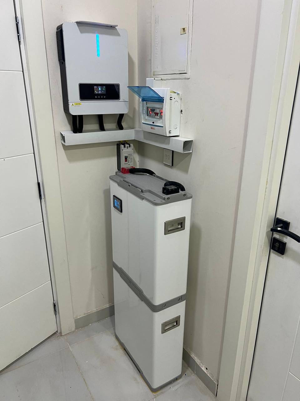 مو لازم تعيش بعد على مزاج الكهرباء الوطنية 🌙
مع الطاقة الشمسية
✔️ كهرباء دائمة
✔️ بدون صوت
✔️ بدون تلوث
قرار واحد يغيّر راحتك طول السنة ☀️
تواصل ويانا وخلي بيتك يشتغل بثبات

توصيل وتنصيب جميع محافظات العرق
***********

كلشي لازم يبقى مرتبط بالكهرباء الوطنية…
الشمس كل يوم تطلع، ثابتة، مجانية، ومستقرة.
ليش متخلي بيتك يعتمد على مصدر مضمون؟
الطاقة الشمسية راحة بالك قبل لا تكون توفير فلوس.

⸻

☀️ النص (2)

اليوم تدفع فاتورة…
وباجر تدفع صيانة…
وبعده تدفع اشتراك…
ليش ما تدفع مرة وحدة وتستريح؟
منظومة شمسية = كهرباء مستقرة لسنين طويلة.

⸻

🌞 النص (3)

تريد تبريد مستمر بالصيف؟
تريد براد يشتغل 24 ساعة بدون قلق؟
الحل مو زيادة الأمبير…
الحل تعتمد على الشمس 🌅

⸻

⚡ النص (4)

الطاقة الشمسية مو رفاهية…
هي استثمار ذكي لبيتك ولمستقبلك.
كل يوم يمر بدون منظومة، هو فرصة ضايعة.

⸻

🌅 النص (5)

هدوء…
استقرار…
وماكو صوت مولدة.
بس طاقة نظيفة تدخل لبيتك من نور الشمس.

⸻

💡 النص (6)

منظومة مرتبة، أسلاك أصلية، حماية كاملة، شغل احترافي.
مو بس نركب…
نصمم منظومة تناسب احتياج بيتك بالضبط.

⸻

🌤️ النص (7)

الشمس ما تتأخر…
وما تطفي فجأة…
ليش تبقى تنتظر الكهرباء؟
خلي بيتك يعتمد على مصدر مضمون كل يوم.

⸻

🔋 النص (8)

إذا عندك بيت… أو مشروع…
فالطاقة الشمسية مو خيار إضافي،
هي خطوة ضرورية حتى توفر وتحافظ على استقرار شغلك.

⸻

🌞 النص (9)

استثمر بالشمس اليوم
حتى تعيش مرتاح باچر.
القرار بسيط… لكن تأثيره كبير
