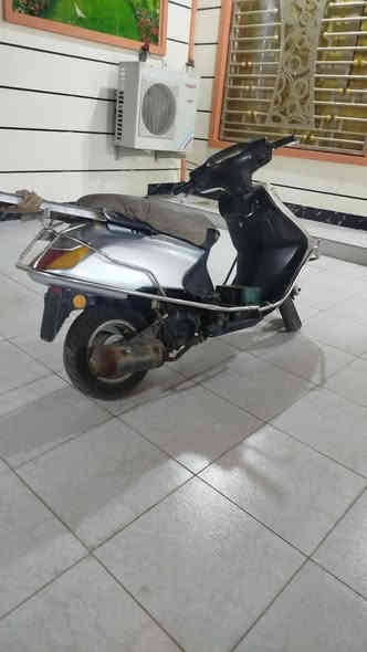 دراجه سبيسي ماليزي. سعرهه 275 
 سلف هندر كله شغال بيهه. الكفر. مال دشبول مكسور  فقط ونقص تريشه وحده. مكينه ناعمه. مكان كوت دور العمال 
***********
