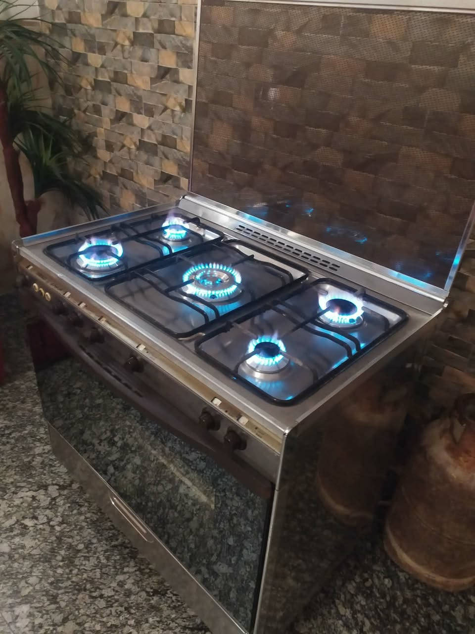 مجمده بيه ليك ماطوره شغال  سعره 75وبيه مجال طباخ كريازي مصري الاصلي نظيف جدا كله شغال عالفحص عيون والفرن ناره زركه وقويه سعره 250 وبيه مجال اكو توصيل بكروه


**إذا كنت صاحب هذا الإعلان وتريد حذفه لأي سبب، رجاءا أرسل رسالة إلى الدعم الفني**