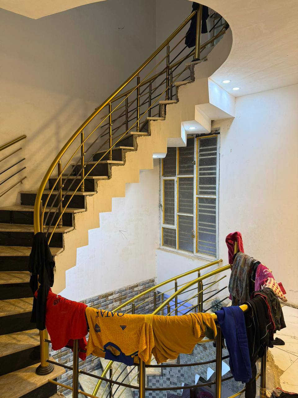 بيت للبيع في حي اور قرب حسينيه المصطفى فرع ثانوية يافا للبنات بيت مساحته 110واجته 5ونص بيت حديث بناء 2023 مسلح يحتوي على كراج سياراة الاستفسار اتصل على الرقم ***********
