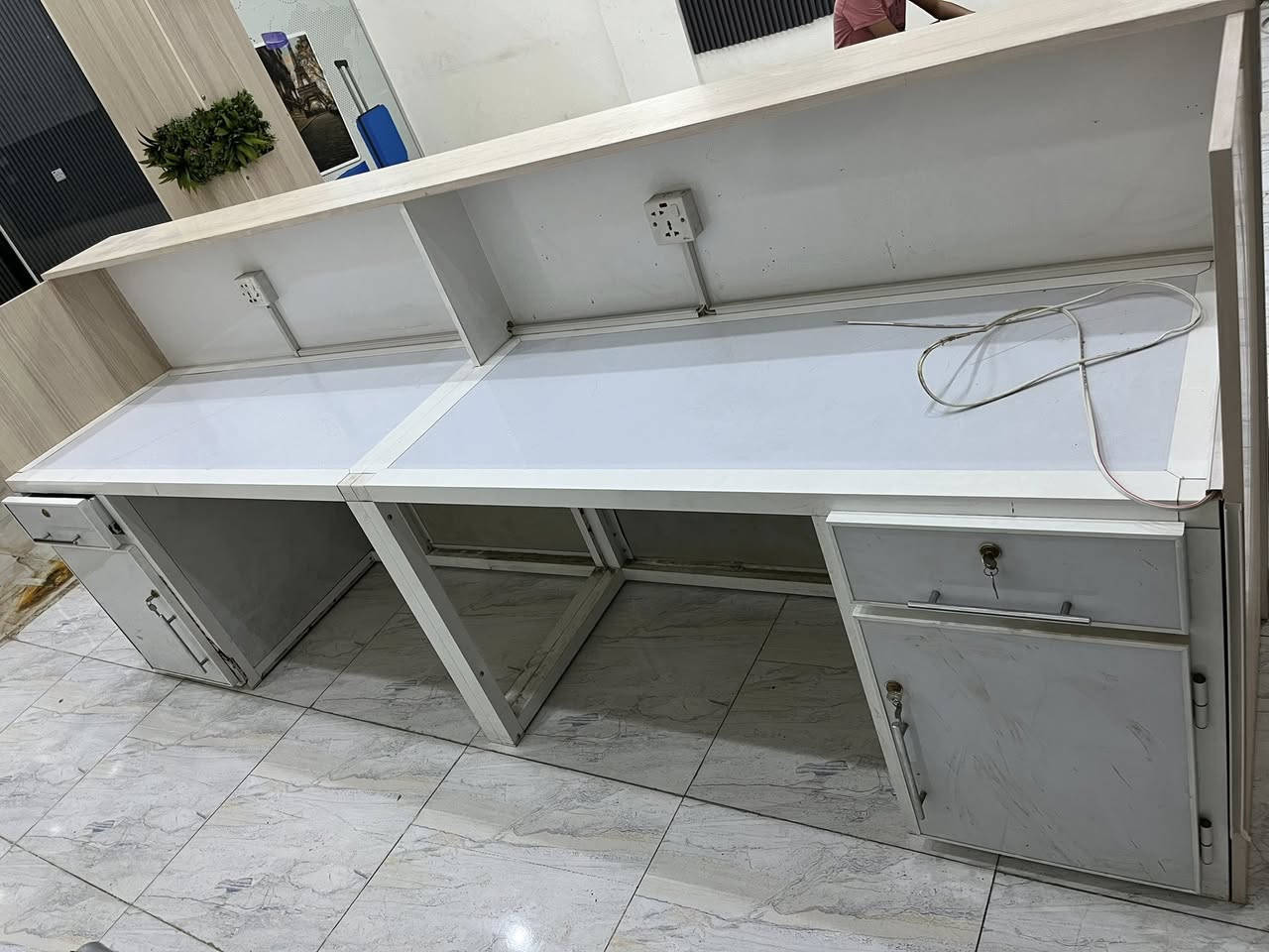 كاونتر مكاتب للبيع يصلح لمنفذ اومحل موبايلات المنيوم ومغلف بخشب اندي اف
السعر 400.000 الف دينار علما مسوي ب 650 الف طول 3 متر وارتفاع 1.20
***********
