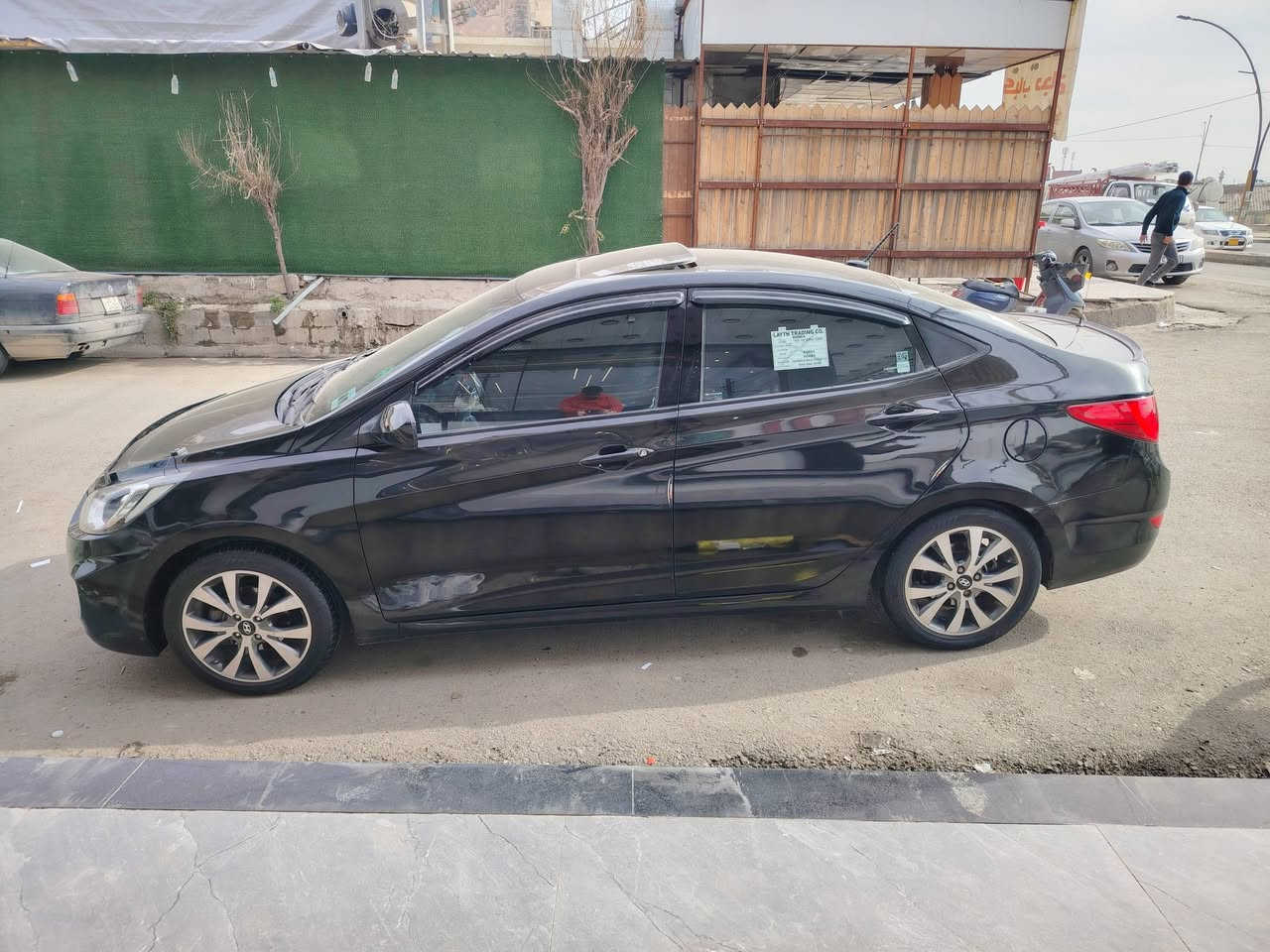 السلام عليكم ورحمة الله وبركاته عيوني اكسنت ٢٠١٧ فول فول موصفات سلايت دبل تحكمات كشنات تدفئه 
ضررها جاملغ خلفي
وبل باب الخلفي شويه بارد
سياره مجهزه عل ٢٤ حبه كلشي بيها بشرط
السعر ١١٣ وبيها مجال بسيط
***********
***********
