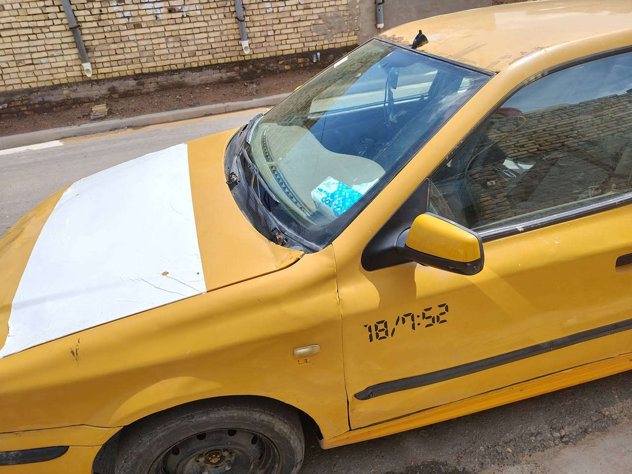 السلام عليكم سمند 2011 كير مكينه خير من الله سياره حلوه  هيئه وغرامه 300الف عليها السعر 22ورقه الغرامه طيح من السعر المكان العماره حي الرحمه الثانيه  لاستفسار ***********
