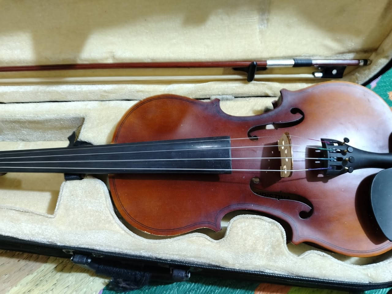 من رخصة الادمن /السلام عليكم /كمان صيني مستعمل بحالة جيدة وصوتة موضح بلفديو السعر ٤٠  الف نهايتة *********** مكاني بغداد
