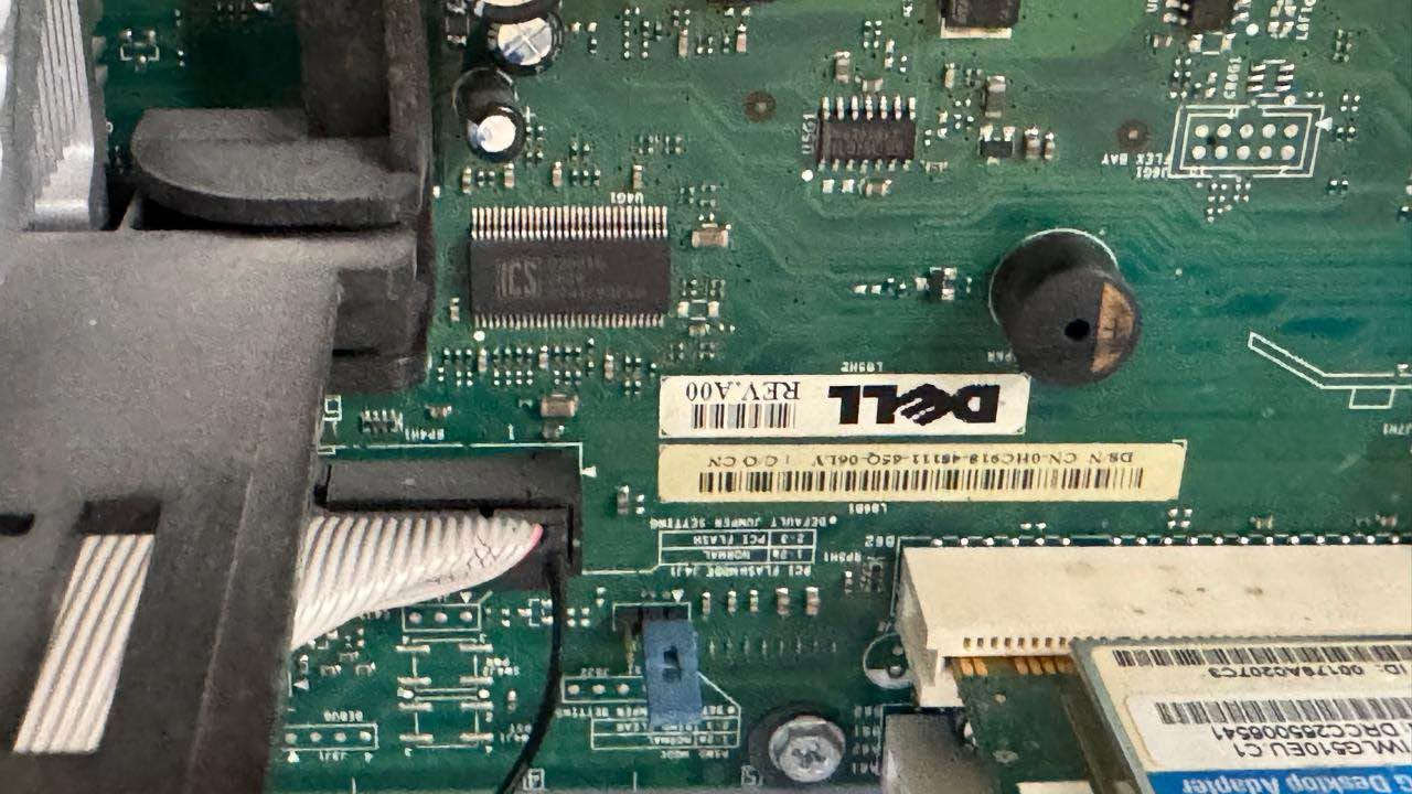 مجموعة حاسبات دسكتوب بنتيوم ٤ 
Dell Obtiplex 210 L Intel(R) Pentium(R) 4 CPU 3.00GHz 2.99 GHz حاسبة بنتيوم ٤
CPU 2.99 GHz 
Ram 512 mb 
Hard drive 75 gigabytes 
Cd rom dvd 
Floppy disk 
WiFi pci 
Mother board Dell 
Systems  windows 7 
مستعمل نظيف جدا وشغال وبيه نظام ويندوز ٧ البصرة, العراق


**إذا كنت صاحب هذا الإعلان وتريد حذفه لأي سبب، رجاءا أرسل رسالة إلى الدعم الفني**