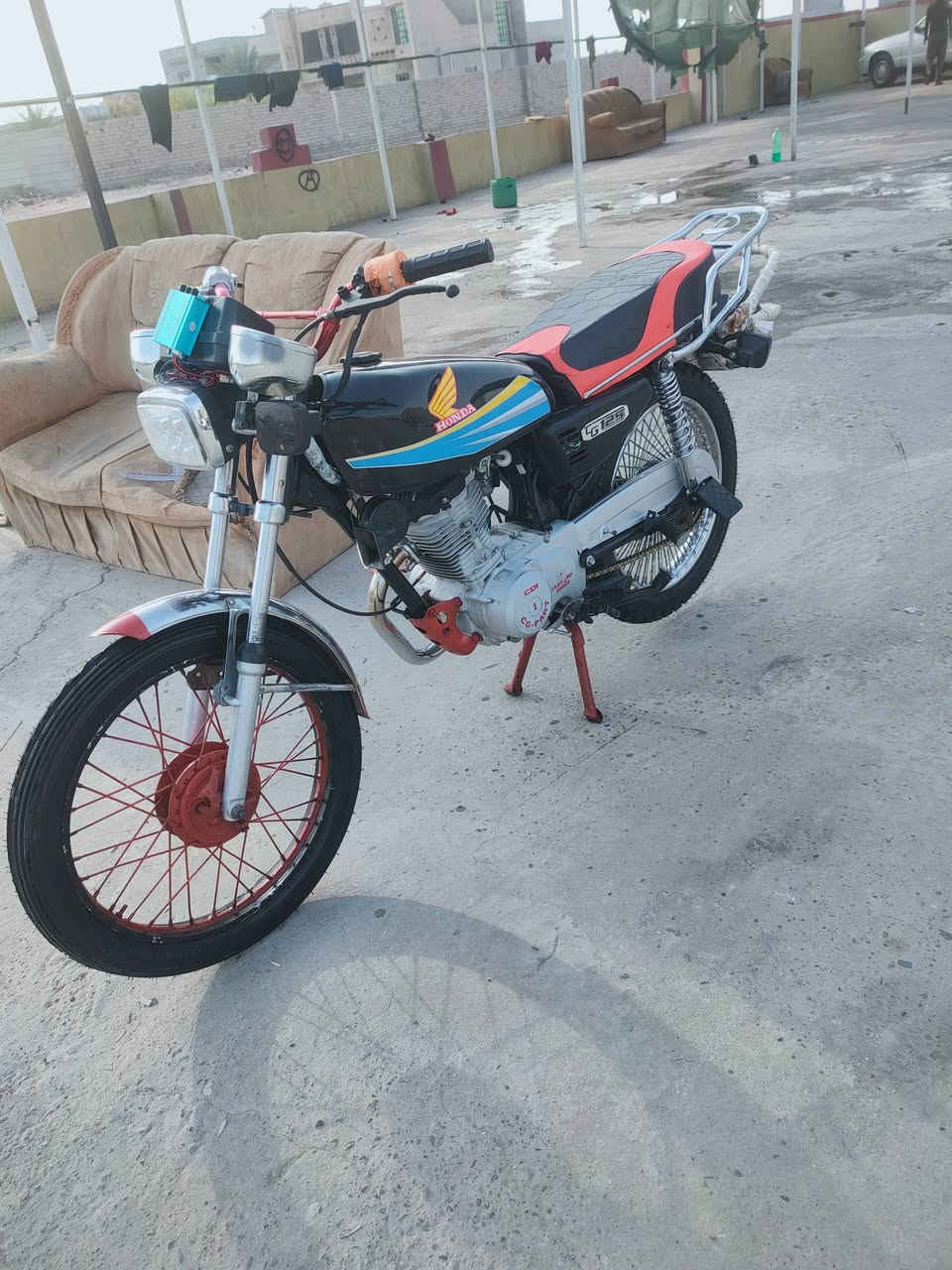 السلام عليكم
بارت للبيع 4 گير 
موطور كل غراضو جددد ماعايزو برغي 
السعر 380 وبي مجال 
***********
