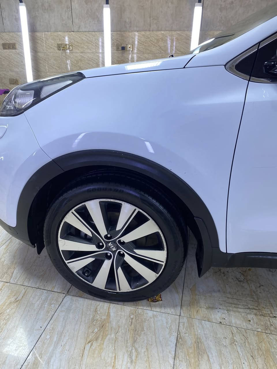 السلام عليكم كيا سبورتج للبيع موديل ٢٠١٧ رقم شمالي السياره مكفوله كفاله من الصبغ والبارد كير ومحرك ممتاز ماشيه ٦٢ الف كيلو متر فقط بيهه رصعتين وشخوط بسيطه من جهه وره السائق تحكمات ستيرن حساسات امامي وخلفي السياره باسمي وتحويل ثاني يوم السعر ١٧٨ وبيي مجال للاستفسار الاتصال على الرقم *********** محمد ابو حسن السياره موجوده بغداد منطقة المشتل
