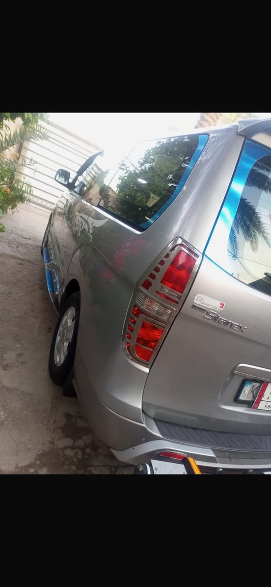 السلام عليكم ستاركس موديل 15 اصل للبيع السعر 205 وبيهه مجال قليل بيهه قطعيتن الجاملغ الايمن الخلفي ضربه خفيفه وباب السلايت بنفس الجهه شخوط وباقي السياره بحاله جيده ومكفوله مكينه سبلاين جاهزه من كلشي حداده تخم تاير جديد تدفئه تبريد  مال بيت ابد مداخله كراج ولا شركات تحويل مباشر العنوان بصره القرنه للاستفسار اكثر اتصل على الرقم ***********ملاحظه مارد ع تعليقات اتصل فقط
