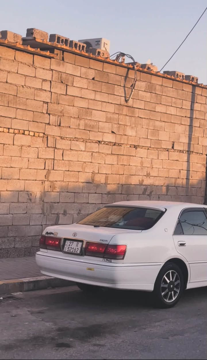 سلام عليكم.
ملكه 2003.  

( كصتين )   كرسال اصل 
تسجيل جديد  شاصي 71   دكمتين 
  رقم ذيقار نكليزي. بسمي  هزتها ما منتهيه سياره جاهزه. 
تخم تاير 
حداديه 
تبريد 
باتري جديد 
جامه جديده 
ويل نجمه
لايت زنون عالي ناصي 

السعر ٩٠  وبيها مجال قليل 

  رقم الهاتف *********** وتساب.   وشريحه.  وبلخدمه
