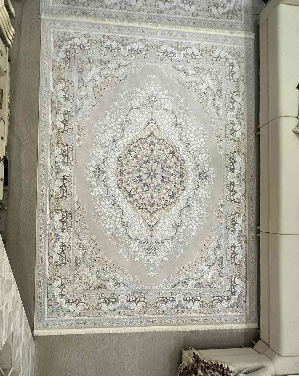 دووفەرشی ئێرانی هەزارشانە دەستی دوو نوێیەو کەم بەکار هاتوە قیاسی ٣*٤ نرخی دانەی 200$ 
*********** شوێن هەولێر
