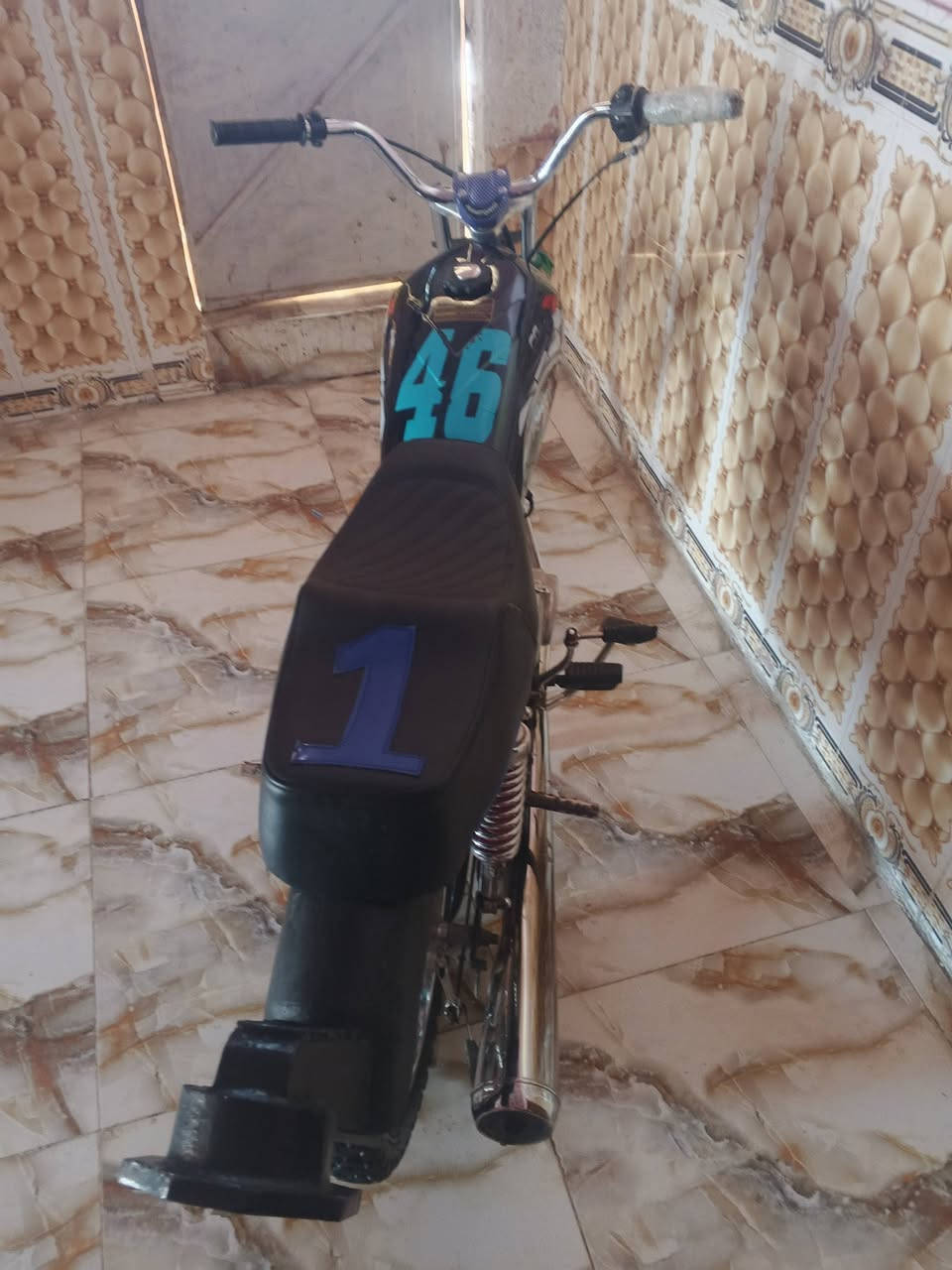 دراجه للبيع ب 500 وبيها مجال شويه.   ***********.     دراجه نظيفه ما مفتوح برغى منها الماكينه
