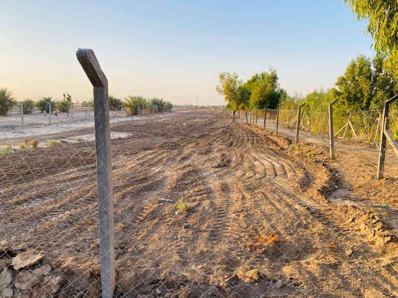 دونمين للبيع سند 25  مسيجات بي ارسي الحمد قرب  محطه المجاري وجهاء 20متر ع روائي وركن تبعد عن التبليط مال المجمع 100 متر ***********
