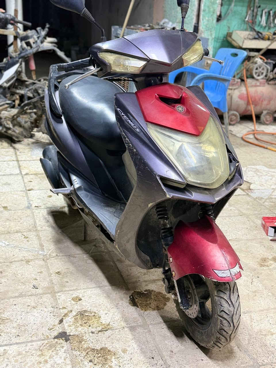 سلام عليكم دراجه سكنز شمعه
نضام كابريته 

دراجه  ماممدود عليه سبانه بل نسبه للمحركه 

دراجه بيه ضرر بصيط بل كفر المامي بي شخوط. مثل ما موضح بل صوره 

اشاير يغالات +دبل اشاره +بك لايت كله شغال بيه نقص كلوب امامي 

عنواني حله حي العسكري شارع 30 

متواجد على الفيس. او على واتساب ***********
