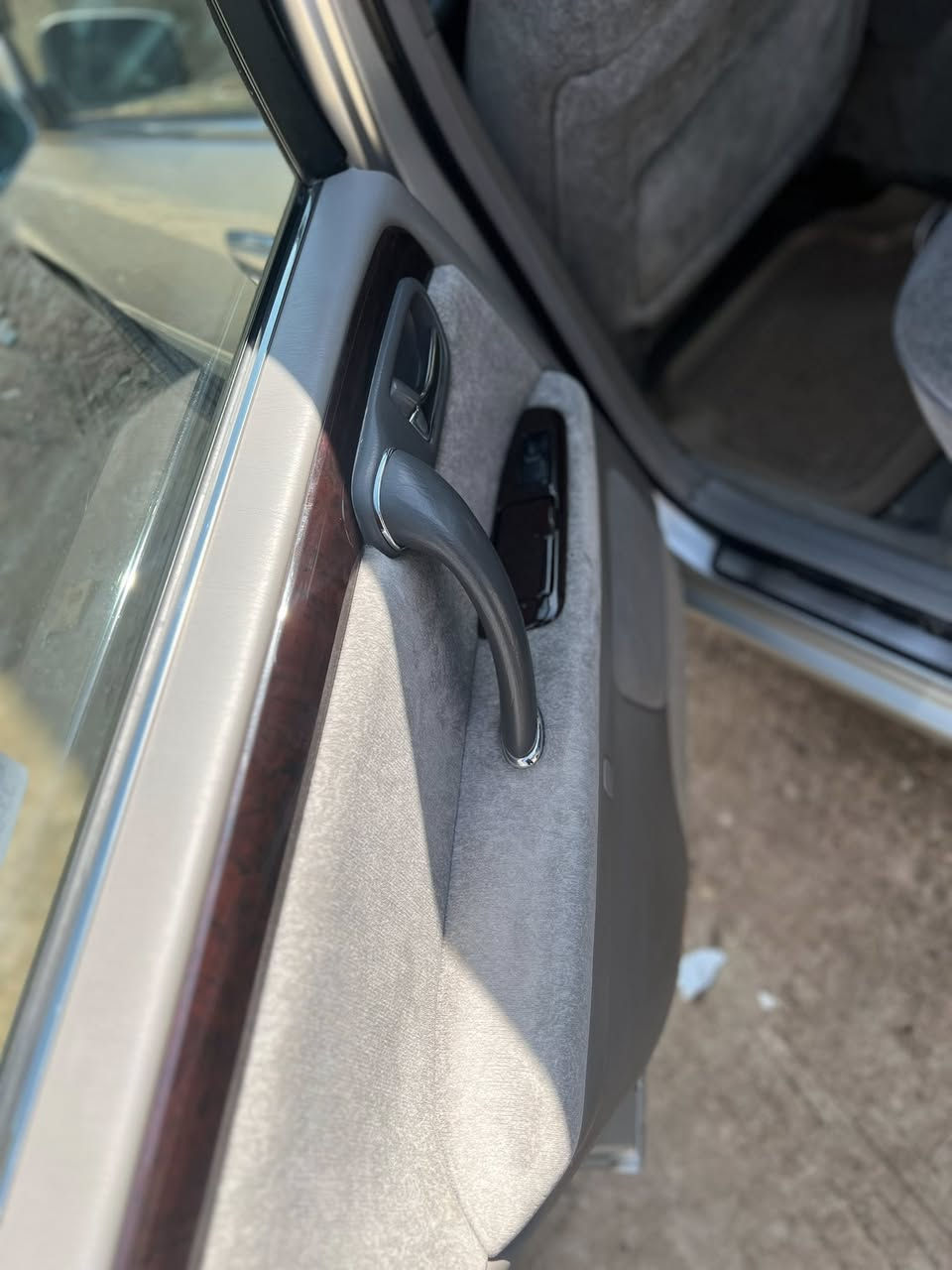 السلام عليكم من رخصة الادمن للبيع ملكه كصه جنطه أدوات كرستال اصل دواخلها جديده بشكل مكينه حداديه خير من الله تدفئة تبريدالسعر 37 وبيها مجال شيء قليل ***********
