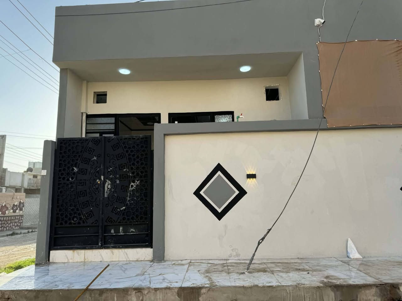 داران للبيع موصل حي الانتصار خلف شارع 30 مساحة الدار 55متر سند طابو شرط التحويل او قرار تمليك السعر 43 ملون مكتب ابو عدنان شارع 60 مقابل مول سنتر الانتصار مباشر رقم الهاتف *********** رقم الهاتف ***********
