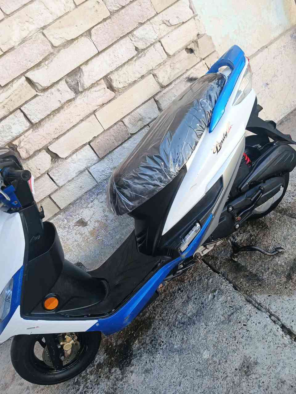 السلام عليكم دراجه هاوجي رص للبيع كله شغال صلف هندر كهربائيات كله شغال مكينه فول  نعومه مابيهه اي نقص دراجه حيل نضيفه بدووون اوررراااق دراجه مال جنيه 
السعر. 700 او بي مجال للشراي 
العنوان داخل الرمادي 
رقم الهاتف. ***********
