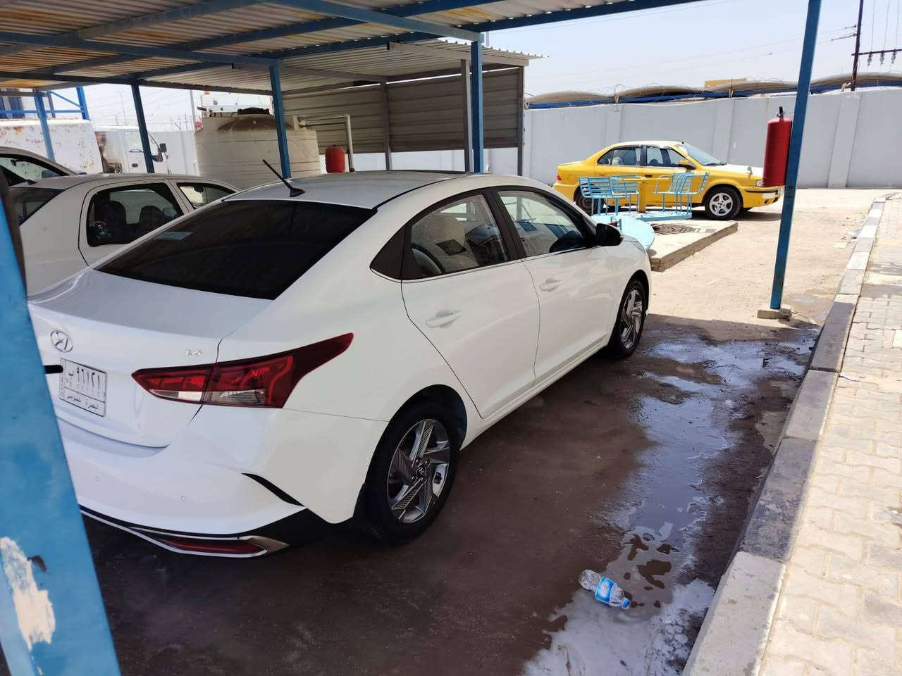 🚗 إعلان بيع سيارة: هيونداي أكسنت 2023 (خليجي فول) 🚗
​السلام عليكم إخواني الأعزاء..
​للبيع سيارة هيونداي أكسنت موديل 2023، وارد خليجي، السيارة بحالة الوكالة وجديدة كلش (استلام شركة).
​📋 المواصفات والتفاصيل:
​المحرك: 1600 (نشط واقتصادي جداً).
​المواصفات العالية:
​فتحة سقف (سلايد روف).
​نظام كبح 4 ديسكات.
​تبريد قطعتين (أمامي وخلفي ثلج).
​الرقم: رقم بصرة (التحويل ثاني يوم مباشرةً).
​العداد (المسافة المقطوعة): 60,000 كم (قابلة للزيادة البسيطة).
​الحالة العامة: السيارة مكفولة من كل شيء (عامة).
​الـبـدي: توجد بها طخات بسيطة جداً وغير مؤثرة (على وضع البلاد)، السيارة ما مصلحة.
​💰 السعر والتواصل:
​السعر: 135 ورقة (13,500$) وبيها مجال للشراي الطيب.
​مكان السيارة: البصرة.
​للاستفسار والاتصال: *********** أو المراسلة على الخاص.
​ملاحظة: السيارة فول مواصفات ومال مستخدم، جاهزة من مصد لـ مصد وما تحتاج أي مصروف. الشراي يتفضل وما نقصر وياه. البصرة, العراق
