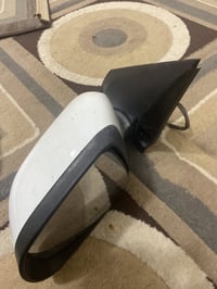 عندي مرايات للبيع مال نيسان سني هندي  التك الأيمن مكسور المثلث باقية ب...