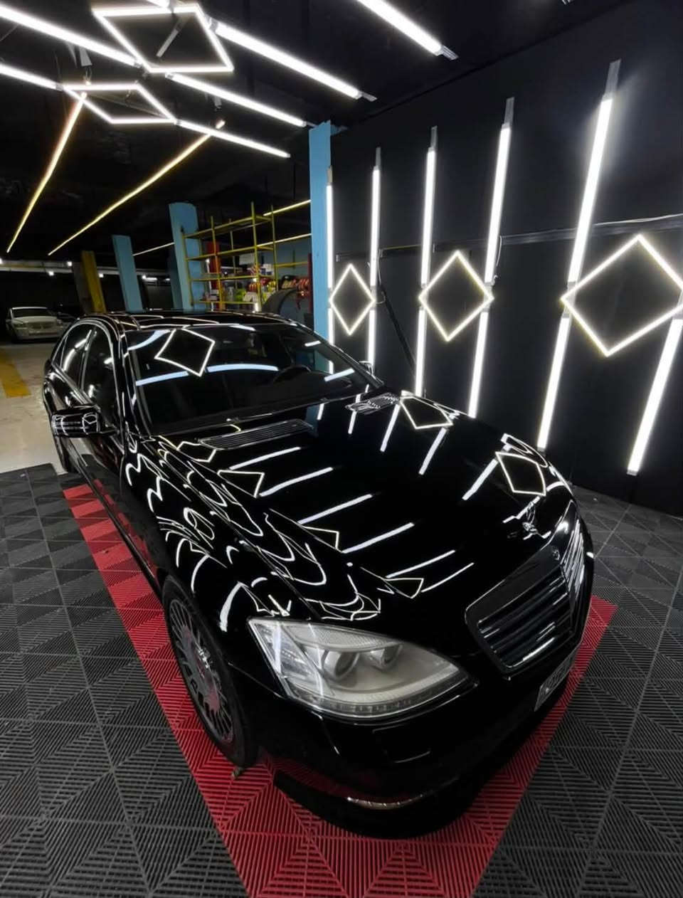 سلام عليكم
للبيع: مرسيدس بنزS550 S-Class 2008 – فل مواصفات VIP محدث 2013

✅ السنوية والهزة جديدة  – وكالة أو تحويل مباشر
🔹 المواصفات الفاخرة (VIP Edition):

 • مراتب جلد أصلية كهربائية مع ذاكرة
نظافة 100‎%‎ بيه ريحة شركة 
 •نظام دفع رباعي 4Matic ثبات على شارع نظام مايباغ
• تبريد وتسخين المقاعد الأمامية والخلفية
 •5 ستائر جانبية وخلفية كهربائية
 • نظام دخول وتشغيل ذكي (بصمة)
 • فتحة سقف + بانوراما
•ناظور ليلي 
• حساس تايرات 
•ابواب شفط +صندوق شفط 
 • نظام صوت فاخر (Harman Kardon)
 • كاميرا خلفية وحساسات أمامية وخلفية
 • أنوار LED / زينون
 • تحكم كهربائي اربع مقاعد 
 السيارة نظيفة جداً، لا تحتاج أي مصاريف، صيانة عام جاهزة للاستخدام الفوري 
حادث السيارة 20سم بالجامبلغ الامامي بدون دواخل + صبغ اوربي جامبلغ خلفي فقط 
السعر 
  198 ورقة وبيه مجال

📞 للتواصل: *********** 
 (اتصال أو واتساب)
