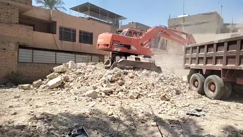 هدم الدور والمباني المرتفعه وقطع البيوت المشتركه ورفع الانقاض وفرش السبيس والجلمود  في بغداد باسعار مناسبه في بغداد هاتف *********** سيف

