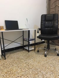 للبيع ميز دراسة جديد ونضيف + كرسي دوار  فقط الميز والكرسي للبيع ابيعهم...