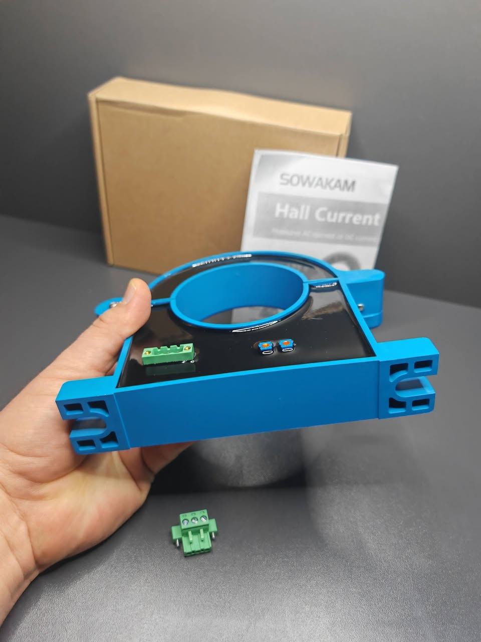 اخوان عندي هذا الجهاز ما اعرف شنو شغله، مكتوب مستشعر تيار
متوفر هذا الجهاز للبيع، مكتوب مستشعر تيار، 0-2000 امبير، قطر 80 ملم، باقي المعلومات بالصور، جديد غير مستخدم بعده بالباكيت، للامانة ما اعرف شنو وظيفته بالضبط ولا اعرف سعره، الي يستفيد منه ينطينا سعر
يوجد توصيل لجميع المحافظات ***********
