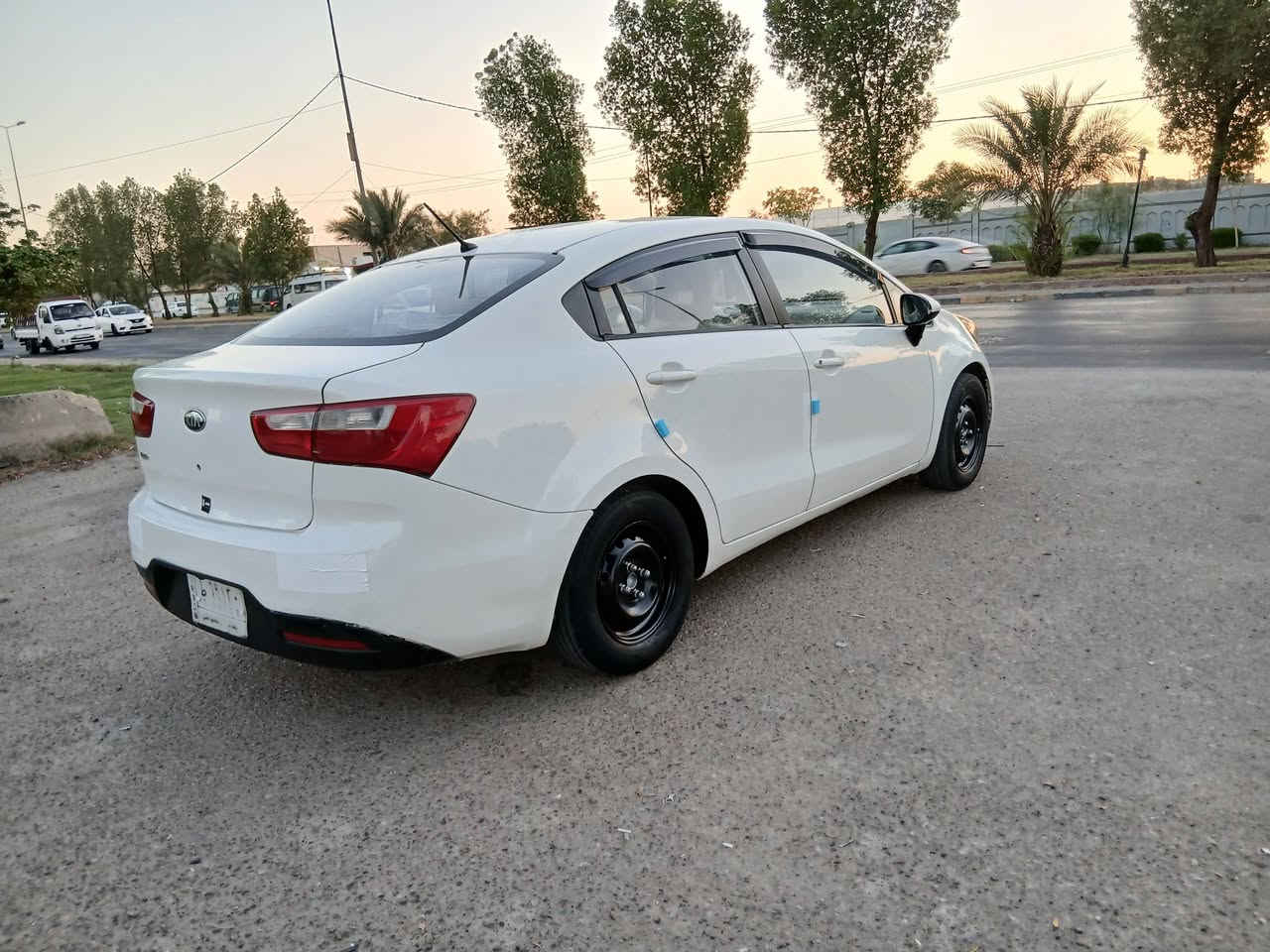 سلام عليكم مرخصة الادمن المحترم كيا ريو خليجي موديل ٢٠١٣ 
رقم بغداد 
بيها قطعتين صبغ بدون داخل 
كير مكينه خير من الله  
تبريد ثلج 
مكينه ١٦٠٠ دوش قطرتين 
صدر مكفول
السعر ٧٨ وبيها مجال كلش قليل 
عنواني بغداد البياع مدينه الذرى 
***********
