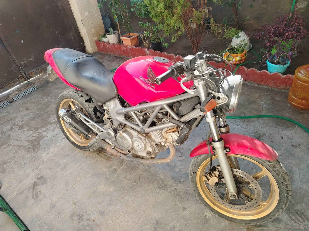 اسلام عليكم بطح مكينه مامفتوحه بلادي كفاله عامه حجم المكينه 500 للبيع مليون و400 او بيه مجال  او مراوس حسب  القناعه المكان بغداد تقاطع درويش حي التراث رقم الهاتف واتساب ***********
