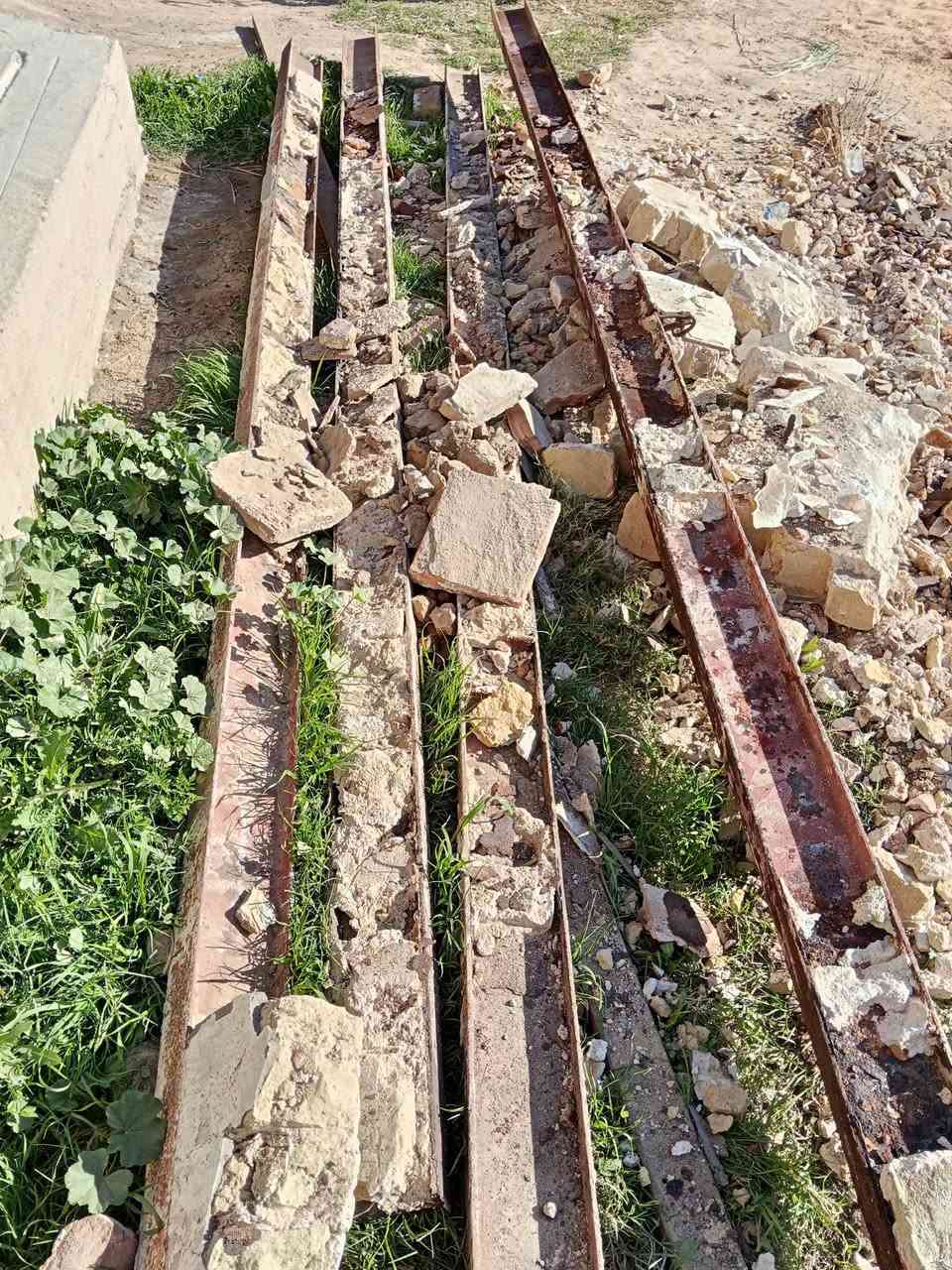 السلام عليكم
للبيع حديد تفليش بيت قديم :
شيلمان تفليش قديم اصلي نضافة 95% العدد 22 شيلمانة طول الوحدة 4 ونص متر
شيلمان مقاصير الطول تقريبا متر ونص العدد 16 النضافة فول
(يعني الشيلمان مجموعه 123 متر طول)
هنگلاين مختلفة الاحجام العدد 8 نضافة 90%
شبابيك تفليش العدد 5 مختلفة الاحجام نضيفة جدا بس يحتاجن تنضيف وصبغ ويدات
بيبان  نضيفة كلش العدد 5 بس يحتاجن تنضيف وصبغ و كيلون 
العنوان بابل / السدة /المهناوية /الليلي
للاستفسار المراسلة على الخاص


**إذا كنت صاحب هذا الإعلان وتريد حذفه لأي سبب، رجاءا أرسل رسالة إلى الدعم الفني**