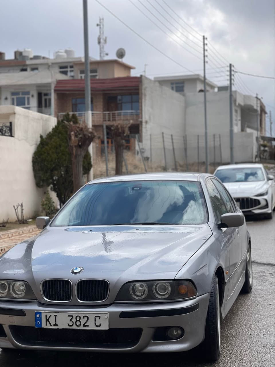 BMW 525 دابل دیجێتەل
1998
منافیست ایبراهیم خلیل خرامە بە شەرت
سەقف و حیزام بە شەرت
گیر مەکینە تەقە و راقە بەشەرت 
بیلەد ٥ پەردە
٥٦وەرقە و مجال
ژ.*********** أربيل, العراق
