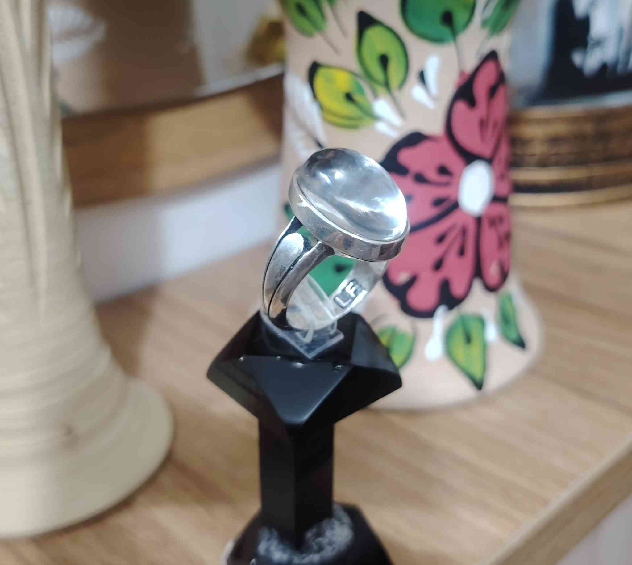 خاتم من حجر الدر النجفي الأصلي الصافي
صياغه ثقيلة وجميلة فضه عيار ٩٢٥
يوجد توصيل إلى جميع المحافظات
التواصل ع الخاص او ع الواتساب ***********
