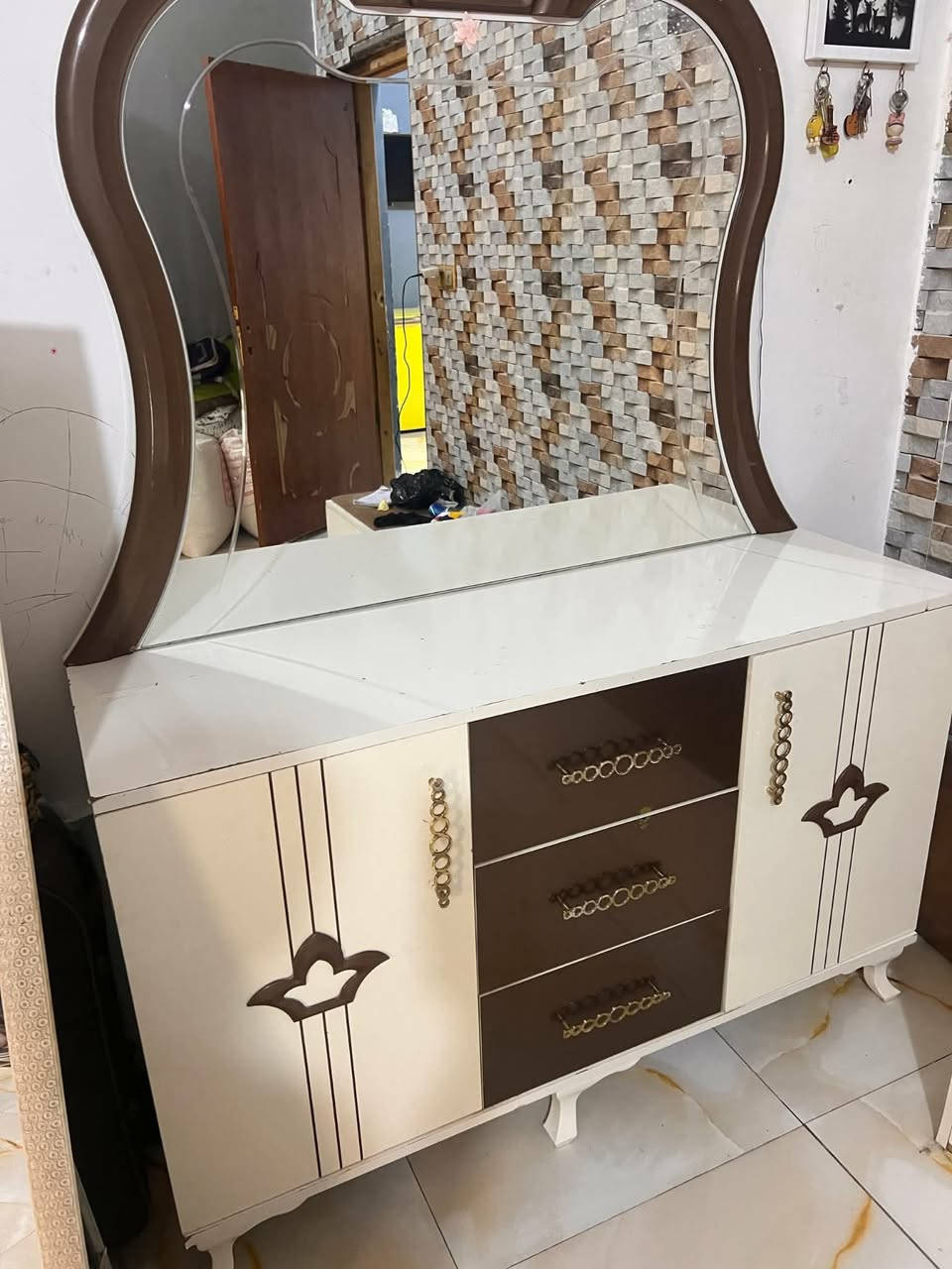 غرفه تركي نظيفه السعر ٤٥٠ وبيها مجال قليل 
العنوان حي الحضاره الشراي فقط يراسلني خاص


**إذا كنت صاحب هذا الإعلان وتريد حذفه لأي سبب، رجاءا أرسل رسالة إلى الدعم الفني**