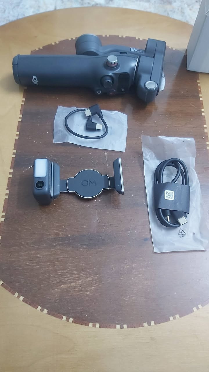 السلام عليكم
للبيع جمبل اوزمو موبايل   dji osmo Mobile 7P جديد غير مستخدم تم شراءه بمبلغ ٢٥٠ الف من المحلات المتخصصة في المنصور بغداد  وبسبب الحاجة ووجود ظرف قاهر اعرض بيعه ب ١٧٥ الف دينار وبي مجال بسيط يستخدم للتصوير الذكي وتتبع الشخص اثناء تصوير الفديو بدون الحاجة الى شخص ثاني وميزات اخرى وممكن الدخول الى اليوتيوب او موقع مصنع الجهاز للاطلاع على امكانياته وأستخداماته
وممكن الدخول الى الخاص او الاتصال عبر الماسنجر.تحياتي


**إذا كنت صاحب هذا الإعلان وتريد حذفه لأي سبب، رجاءا أرسل رسالة إلى الدعم الفني**